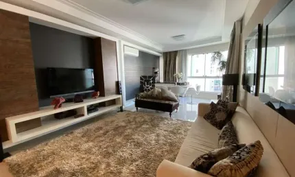 Apartamento / Quadra mar / 3 Suítes / 2 Vagas de Garagem