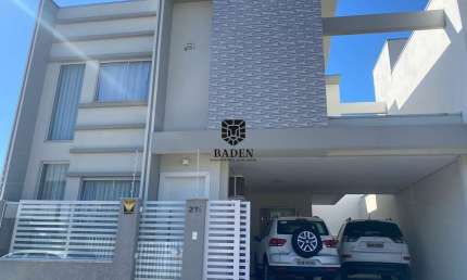 Belíssima casa mobiliada, com 3 suítes em Balneário Camboriú.