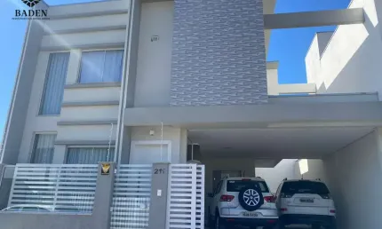 Belíssima casa mobiliada, com 3 suítes em Balneário Camboriú.