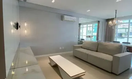Apartamento 1 Suíte / Diferenciado / 2 Vagas de Garagem / Mobiliado / Centro / B