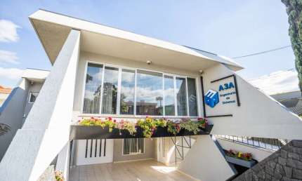 Casa Comercial com 5 quartos  para alugar, 560.00 m2 por R$14990.00  - Jardim Carvalho - Ponta Grossa/PR