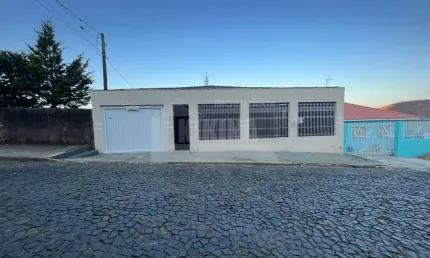 Casa Residencial com 5 quartos  à venda, 308.00 m2 por R$520000.00  - Uvaranas - Ponta Grossa/PR