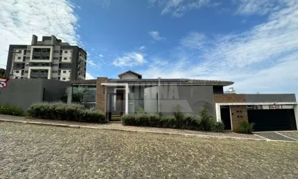 Casa Residencial com 3 quartos  à venda, 220.00 m2 por R$1550000.00  - Oficinas - Ponta Grossa/PR