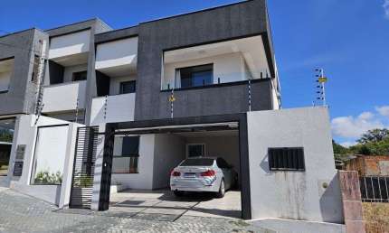 Sobrado com 3 quartos  para alugar, 175.00 m2 por R$4500.00  - Uvaranas - Ponta Grossa/PR