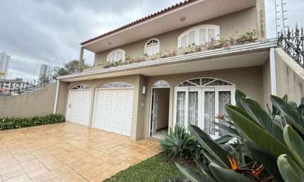 Casa Residencial com 3 quartos  para alugar, 200.00 m2 por R$4300.00  - Oficinas - Ponta Grossa/PR