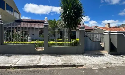 Casa Residencial com 4 quartos  para alugar, 663.70 m2 por R$6750.00  - Uvaranas - Ponta Grossa/PR