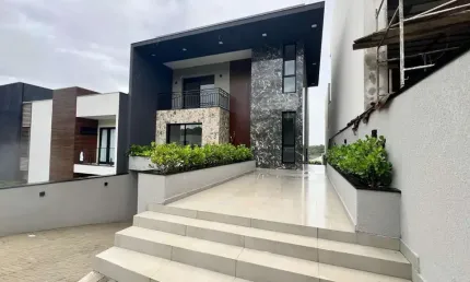 Casa Residencial com 3 quartos  à venda, 254.00 m2 por R$2390000.00  - Colonia Dona Luiza - Ponta Grossa/PR