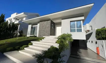 Casa Residencial com 4 quartos  à venda, 395.00 m2 por R$3600000.00  - Orfas - Ponta Grossa/PR