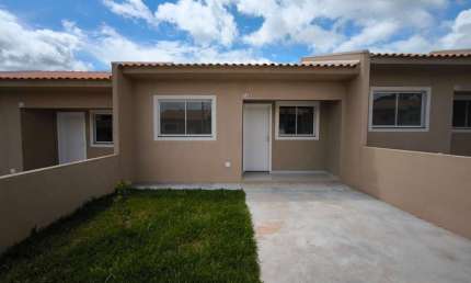 Casa Residencial com 2 quartos  para alugar, 55.00 m2 por R$900.00  - Uvaranas - Ponta Grossa/PR