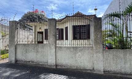 Casa Residencial com 4 quartos  para alugar, 150.00 m2 por R$2500.00  - Centro - Ponta Grossa/PR