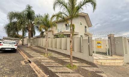 Casa Residencial com 5 quartos  para alugar, 300.00 m2 por R$4500.00  - Orfas - Ponta Grossa/PR