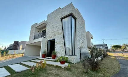 Casa em Condomínio para alugar, 295.00 m2 por R$11500.00  - Jardim Carvalho - Ponta Grossa/PR