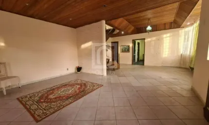 Casa a venda para fins comerciais ou residenciais no centro de Araçoiaba da Serra