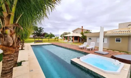 Casa de alto padrão à venda no Condomínio Santa Maria