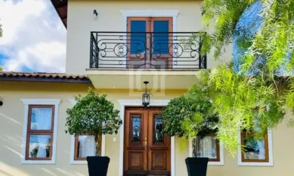 Casa sobrado com 3 suítes no Condomínio Portal de Itu em Itu.