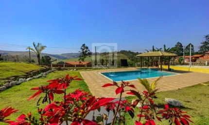 Chácara com piscina à venda próxima à Represa de Itupararanga