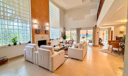 Casa de Alto Padrão à venda no Condomínio Lago Azul Residencial | Vista para o Campo de Golfe