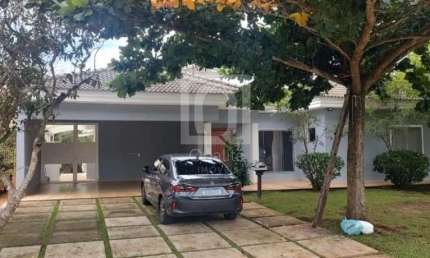 Casa de luxo em condomínio à venda em Araçoiaba da Serra-SP, Residencial Village Ipanema 1: 3 quartos, 1 suíte, 2 salas, 4 banheiros, 4 vagas de garagem, 321m².