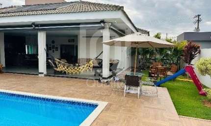 Casa à venda no Village da Serra em Araçoiaba da Serra | 3 Quartos e Piscina