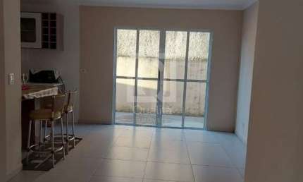 Casa sobrado com 3 quartos no Condomínio Jardim Vilaça em São Roque