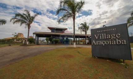 Terreno à venda no condomínio Village Araçoiaba com 800m²