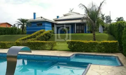 Casa à venda no Condomínio Pinheiros do Lago em Alambari, SP