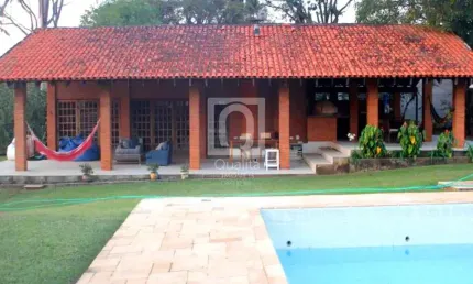 Sítio com 3 casas no Condomínio Farm em Porto Feliz