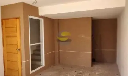 Lindo Sobrado com 2 Dormitórios – Pronto para Morar!