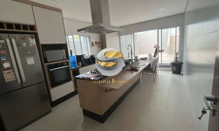Casa bem decorada com planejados, 03 dorm. 01 suite Km.24.