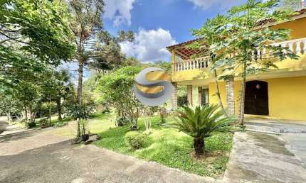 Casa Rústica, 3 dormitorios, quintal e muito jardim