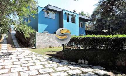 Casa ampla com 06 suítes, linda vista piscina e jardim.