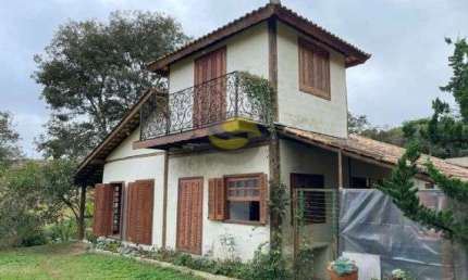 Casa TERREA com mezanino, sofisticada com 2 suites, muito verde