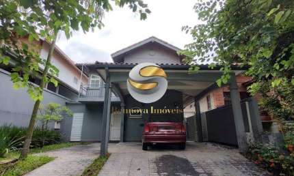 CASA 3 SUÍTES, QUINTAL, EM CONDOMÍNIO NA RUA DO SHOPPING