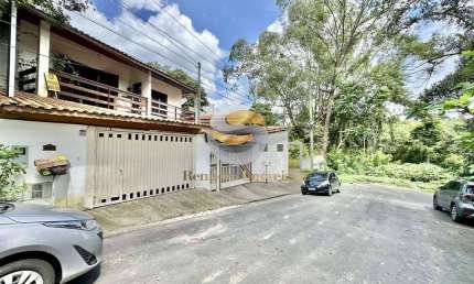 Sobrado 2 dorms em final de rua, com vista para área verde.