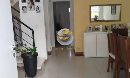 Casa 03 dormitórios, 1 suíte com sacada, pé direito duplo, 2 vagas