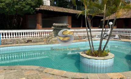 Casa de Condomínio com 4 Quartos e 3 banheiros para Alugar