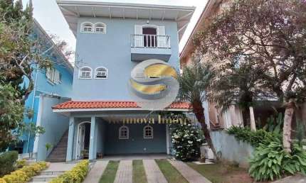 CASA 4 DORMS, 2 SUÍTES, QUINTAL GRANDE, 4 VAGAS. LAZER NO CONDOMÍNIO