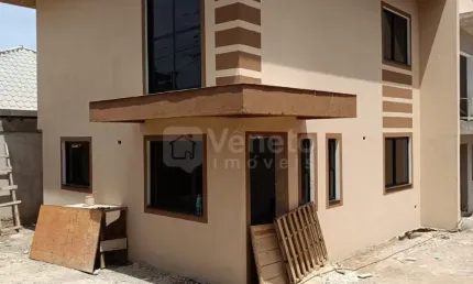 Sobrado em Condomínio à Venda - Seu Novo Lar no Santa Cândida
