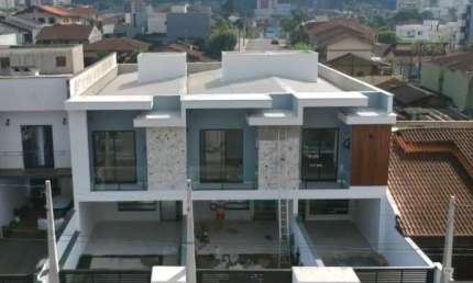 Casa à venda na Rua Brasil, Saguaçu, Joinville