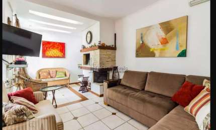 Casa em Condomínio com 3 dormitórios suíte e 2 vagas