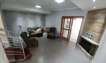 Casa com 3 quartos à venda na Avenida Coronel Gastão Haslocher Mazeron, 479, Medianeira, Porto Alegre