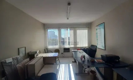 Casa comercial à venda na Avenida Cristóvão Colombo, 1023, Floresta, Porto Alegre