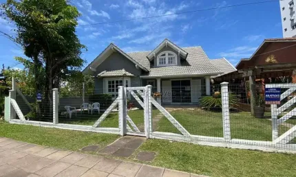 Casa com 5 quartos à venda no Centro, Tramandaí 