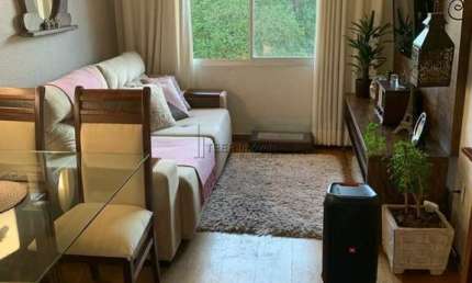 Apartamento 1 dormitório com garagem escriturada e desocupado.