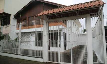 Casa Padrão 2 pavimentos com anexo terraço e piscina