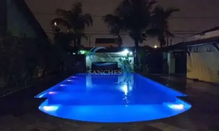 Casa com 5 dorms, Maracanã, Praia Grande - R$ 1.5 mi, Cod: 3377