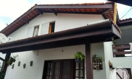Sobrado à venda com 4 quartos no bairro Praia dos Sonhos