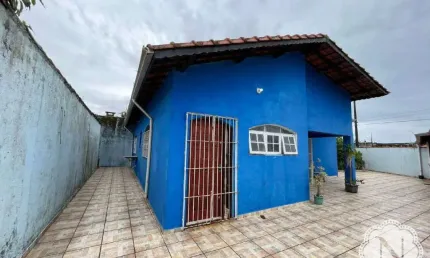 Oportunidade Única a 300 Metros da Praia: Imóvel em Lote Inteiro com 3 Quartos e Área de Lazer