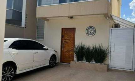 Sobrado à venda com 2 quartos no bairro Nova Itanhaém (Praia)