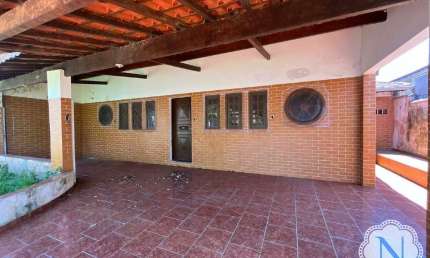 Casa à venda com 4 quartos no bairro Jamaica (Praia)